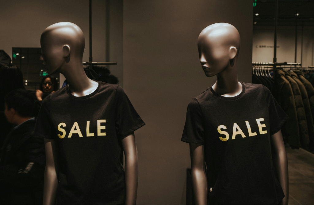 Mannequins with black Sale t-shirts on